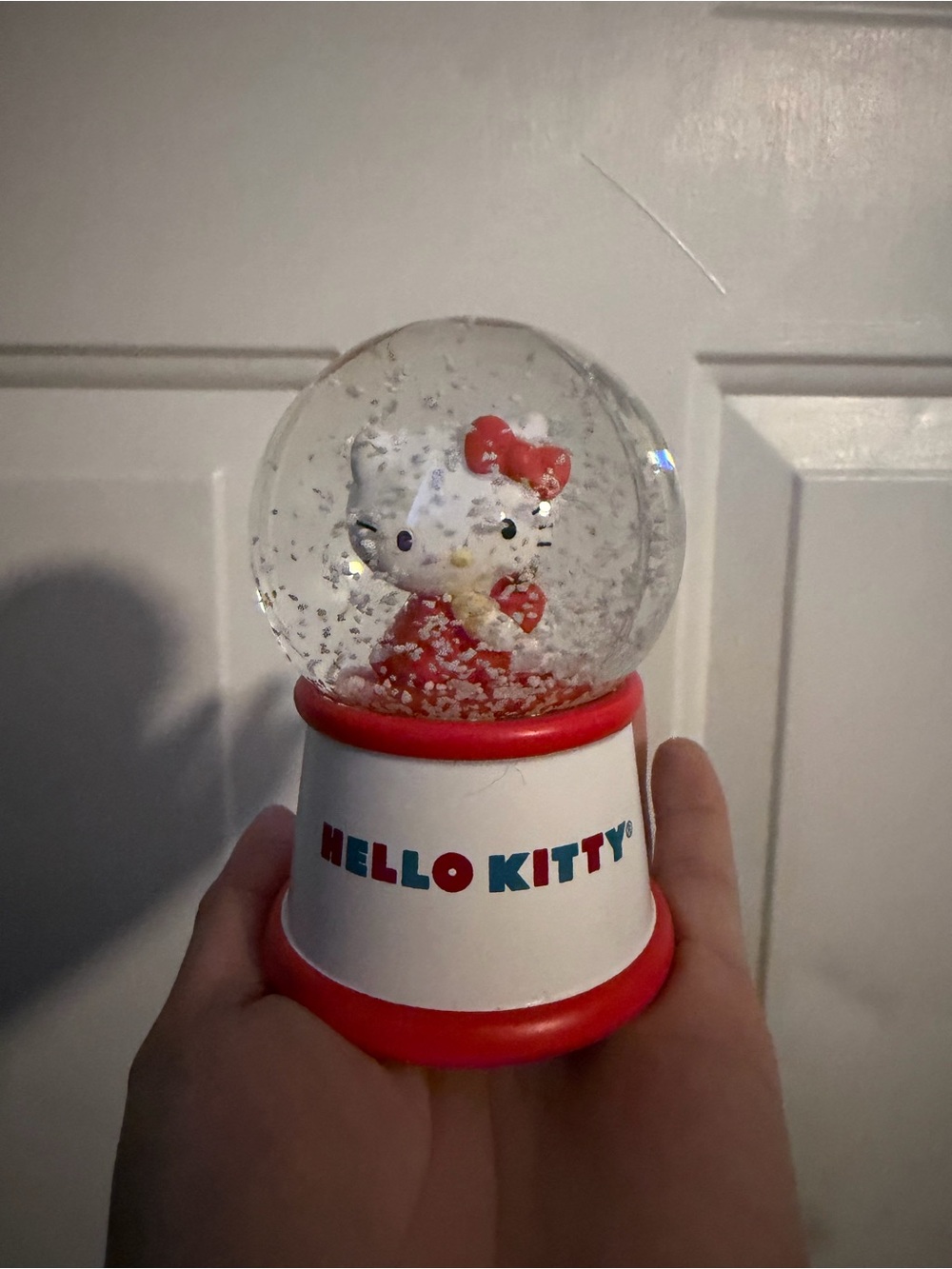 Hello kitty snow globe